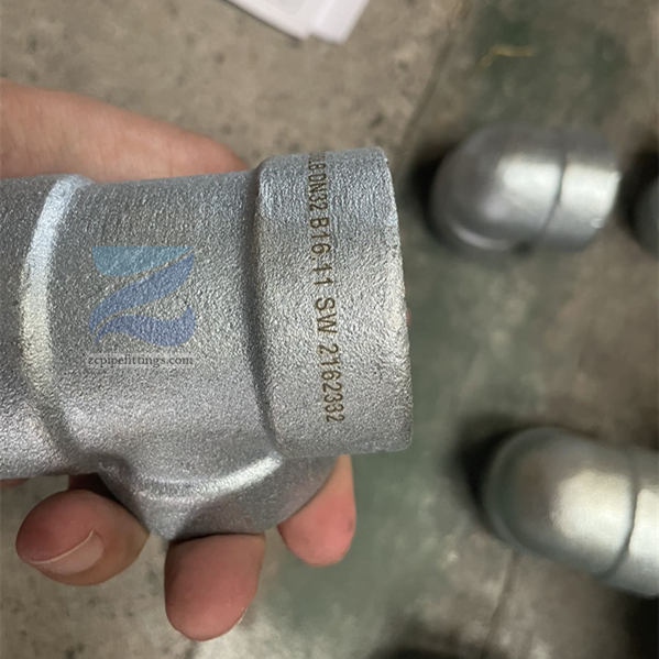 Socket welding Tee 1/8″-4″ carbon steel ASTM A105