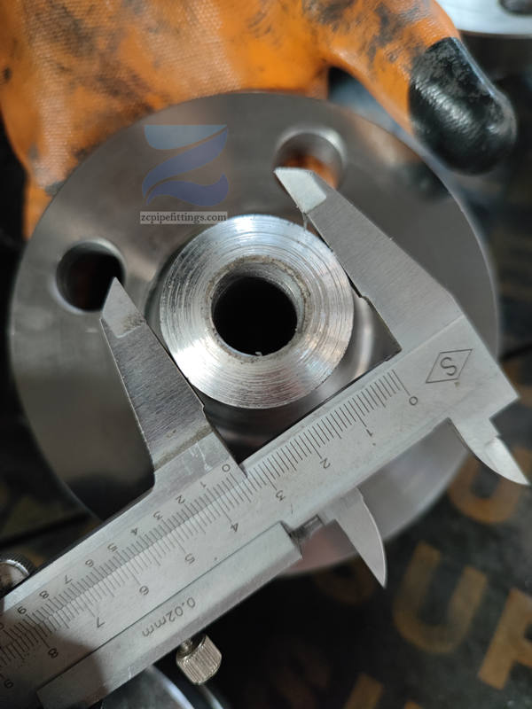 Welding neck flanges 300# ASTM A105N B16.5